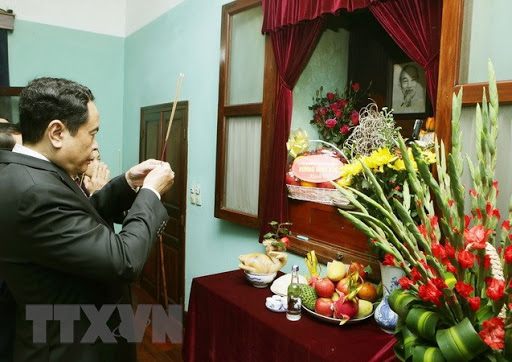 Le président du CC du FPV rend hommage au Président Hô Chi Minh